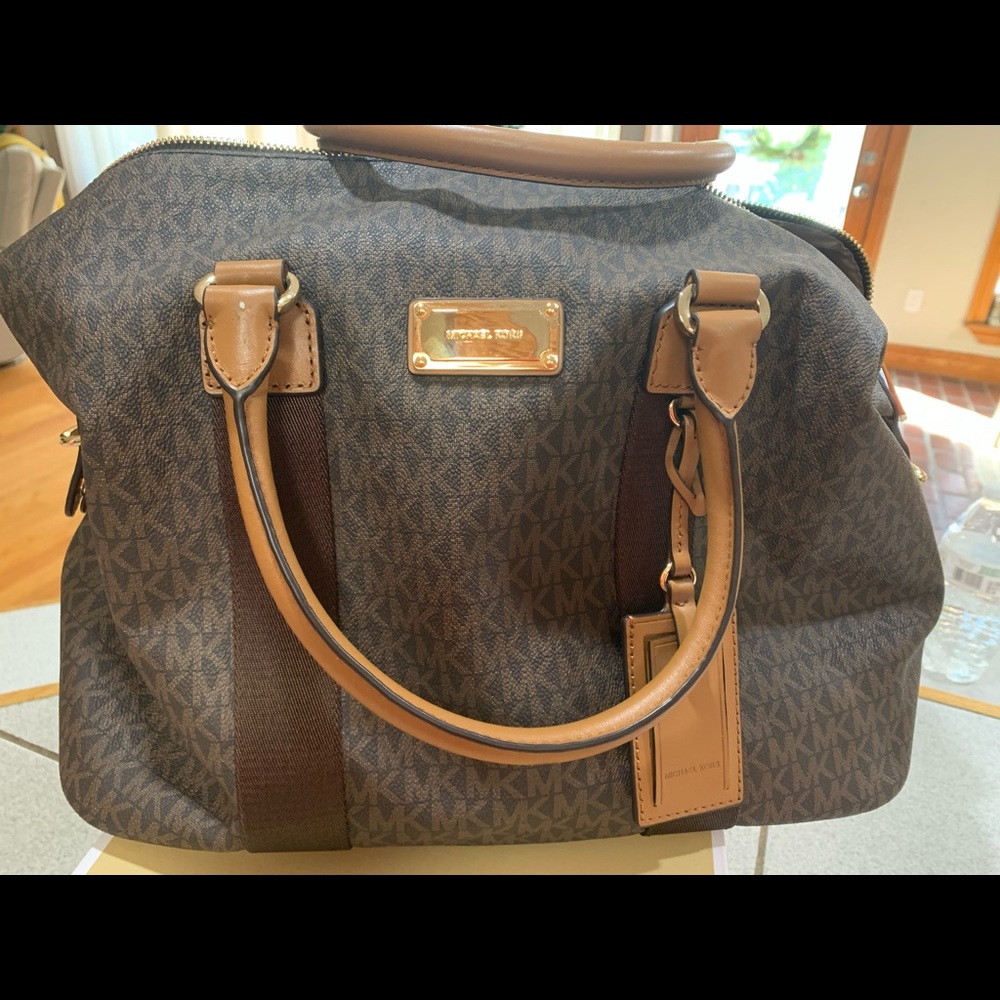 Michael Kors overnight bag. Like new! Excellent condition.